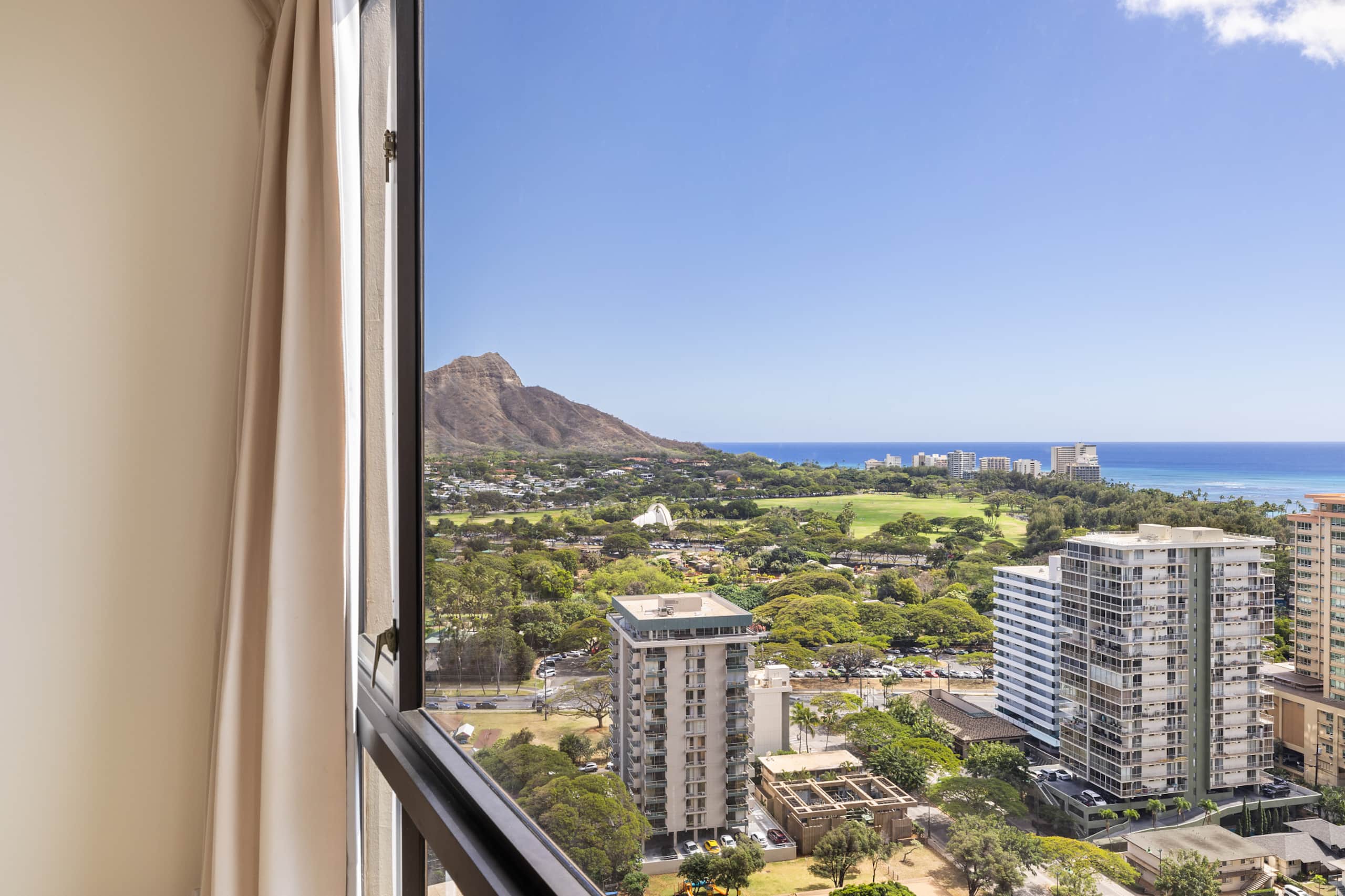 Condo in Honolulu · ★4.82 · 1 bedroom · 2 beds · 1 private bath - Image 30
