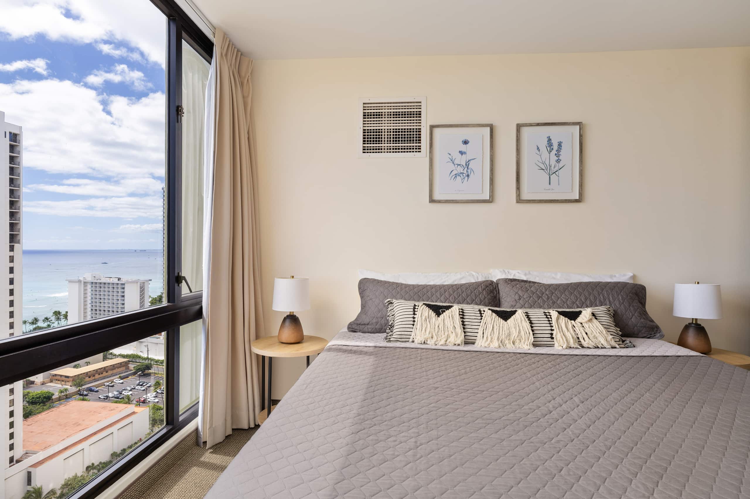 Condo in Honolulu · ★4.82 · 1 bedroom · 2 beds · 1 private bath - Image 18