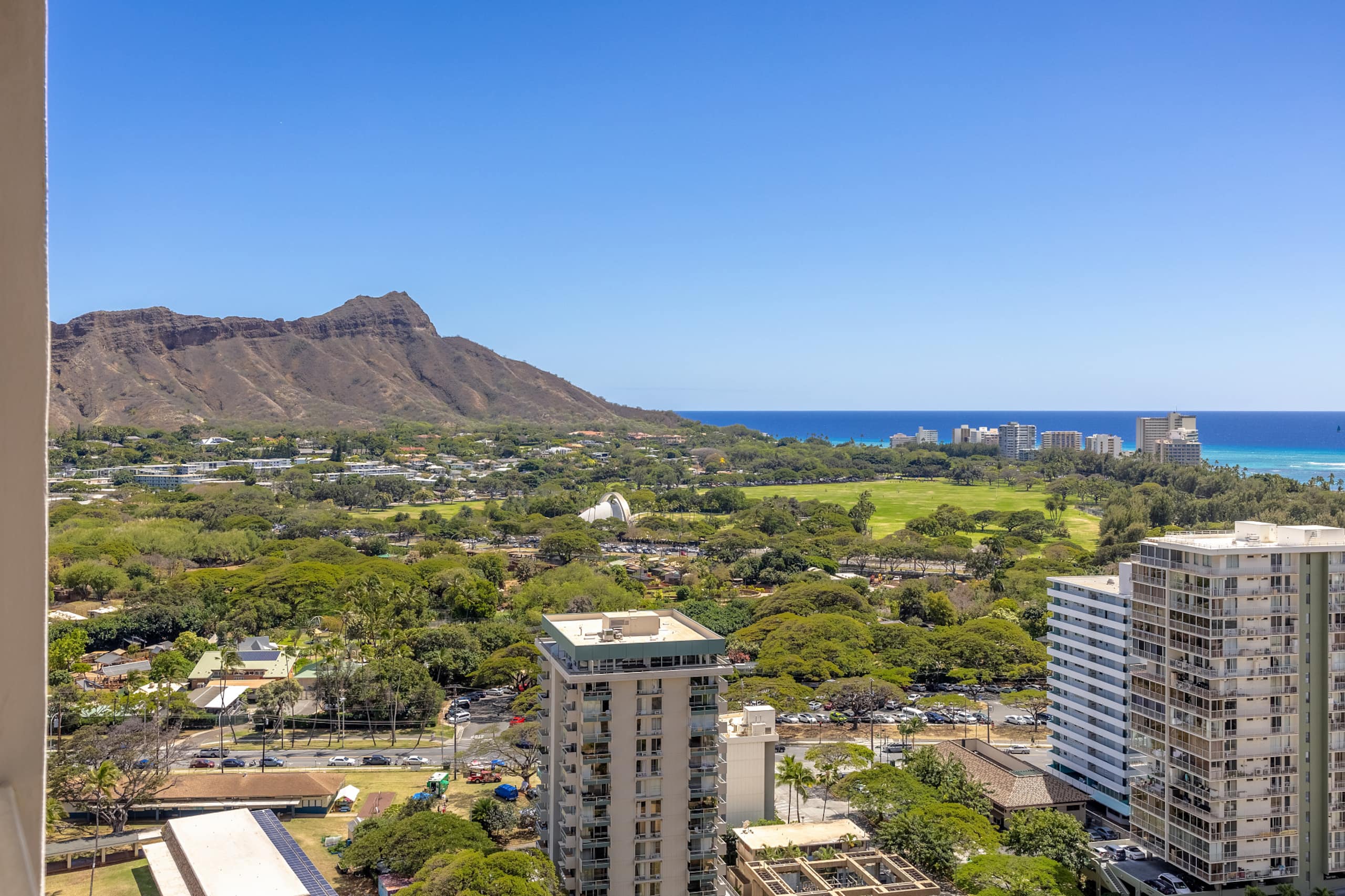 Condo in Honolulu · ★4.82 · 1 bedroom · 2 beds · 1 private bath - Image 27