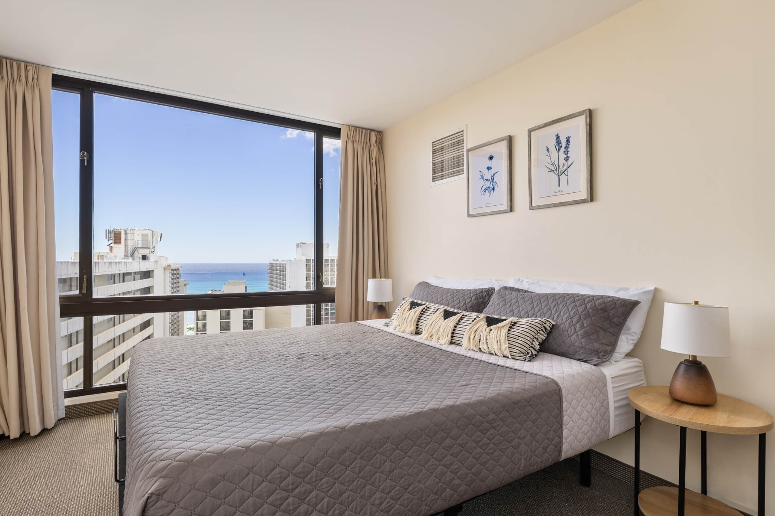 Condo in Honolulu · ★4.82 · 1 bedroom · 2 beds · 1 private bath - Image 21