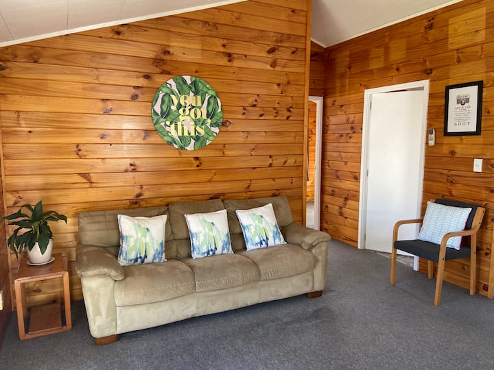 Cheerful & Cosy 2 bedroom home on Campbell Houses for Rent in Mount Maunganui, Bay of Plenty