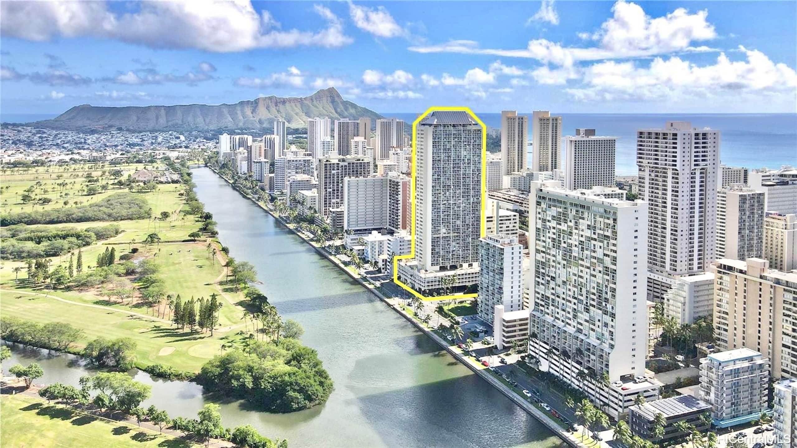Condo in Honolulu · ★4.91 · Studio · 2 beds · 1 bath - Image 1