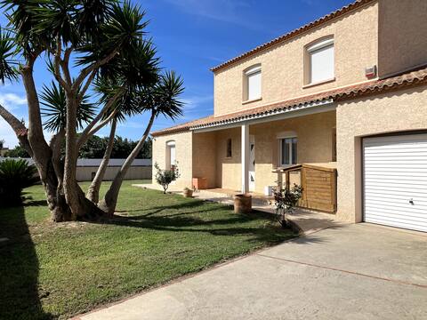Beautiful villa in quiet area close to the sea