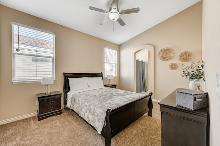 Clean, Convenient & Comfortable Vegas House - RiSE Festival