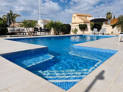 Stunning Quiet Villa with TV, Wi-fi & Private Pool
