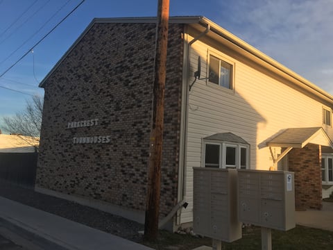 Cheerful 3-bedroom townhouse with patio