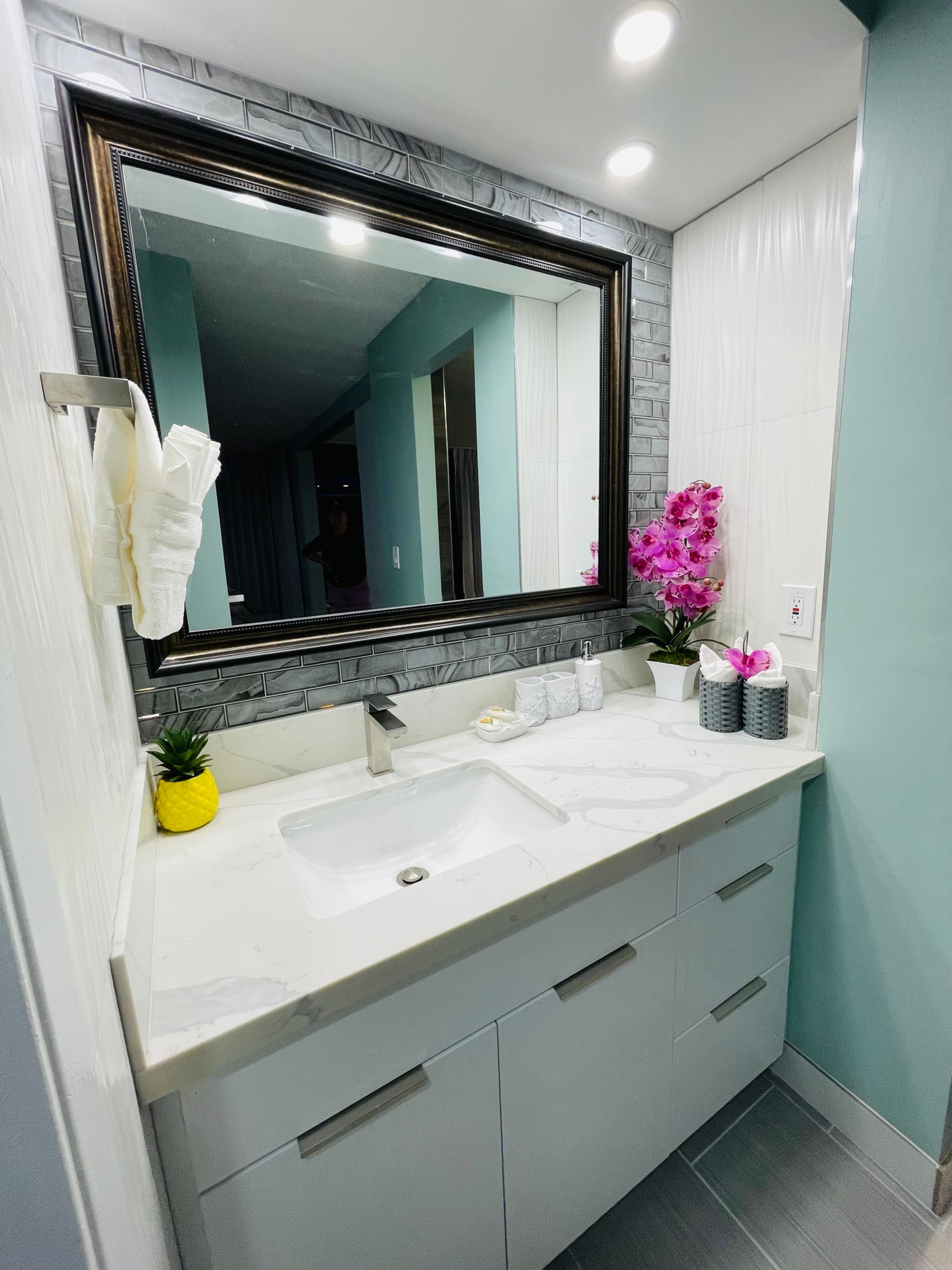 Condo in Honolulu · ★4.87 · 1 bedroom · 3 beds · 1 private bath - Image 5