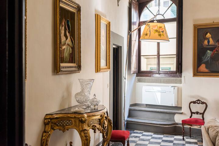 Firenze Rentals Deluxe Apartment Palmieri gallery image 5