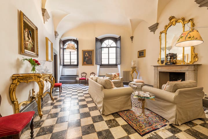 Firenze Rentals Deluxe Apartment Palmieri