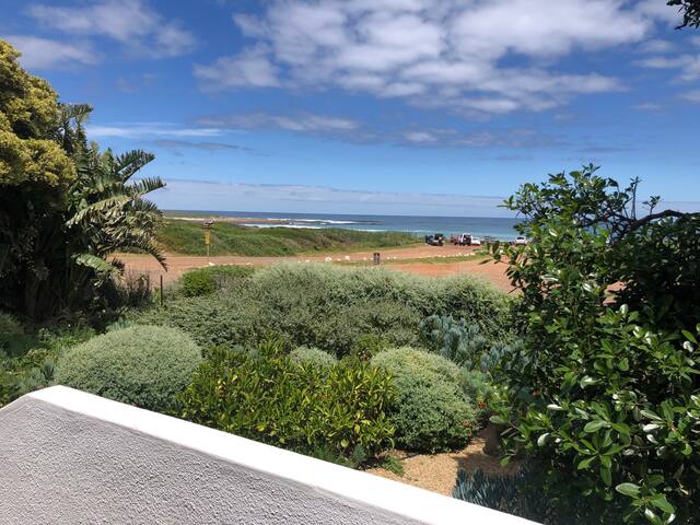 Mid-century modern house on beach front gallery image 5