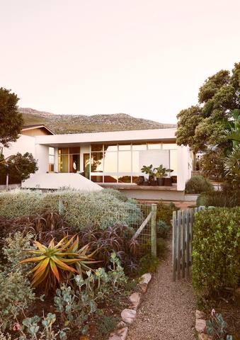 Mid-century modern house on beach front gallery image 3