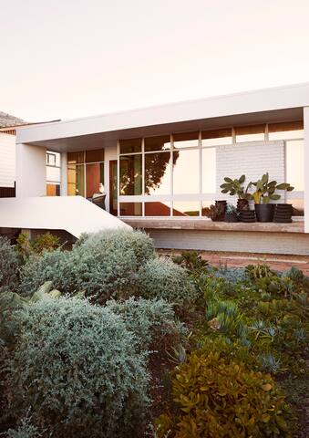 Mid-century modern house on beach front gallery image 2