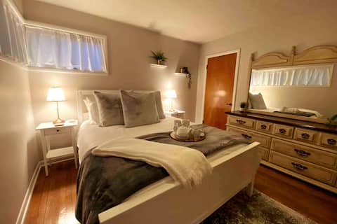 Walk to Court St! OU & Hocking Hills Elegant Haven