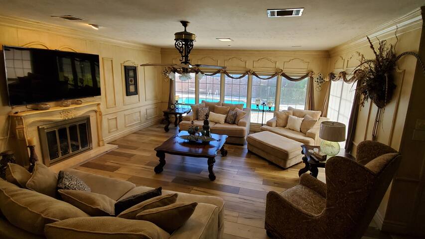 Beautiful 6 bedroom Texas size home.