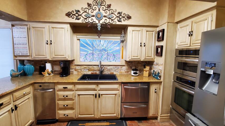 Beautiful 6 bedroom Texas size home. gallery image 4