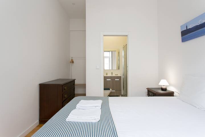 New! Kings Apartment III w/ exterior Patio gallery image 5