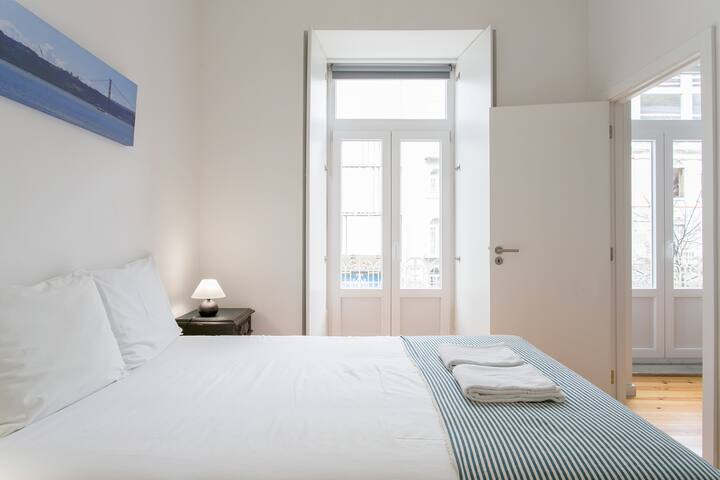 New! Kings Apartment III w/ exterior Patio gallery image 4