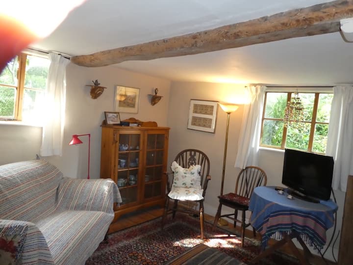 Idyllic Cottage Nestled In A Tranquil Village. - Essex