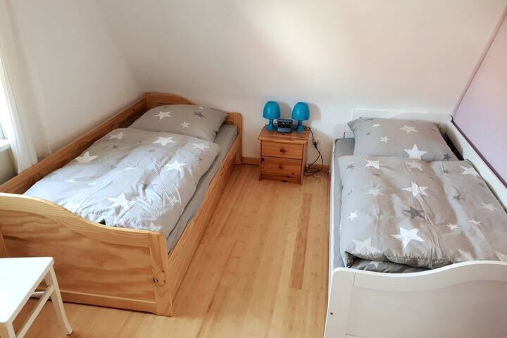 ห้องนอนที่ 3 มี 2 เตียง (90x180 ซม.)