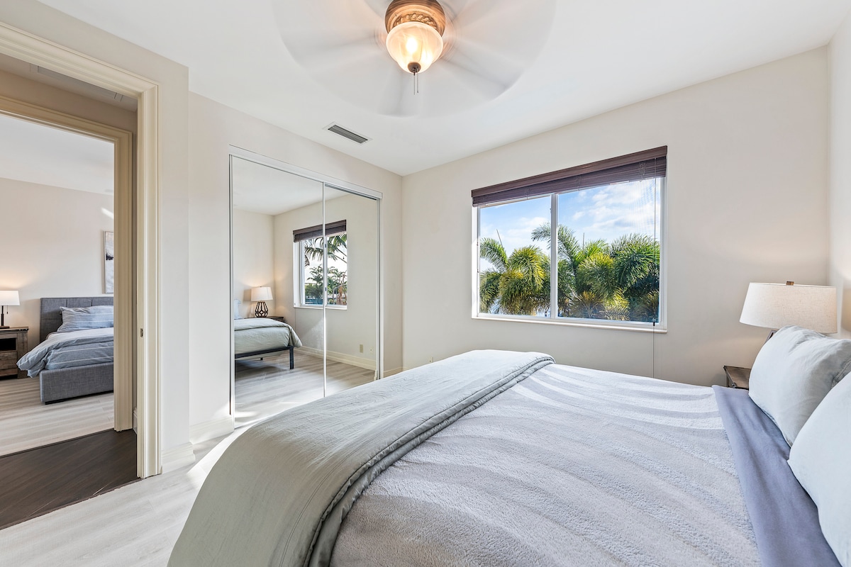 ห้องนอน #5
เตียงคิงไซส์
วิวทางน้ำ
พร้อมทีวี