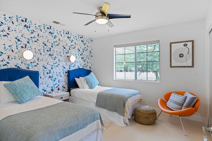 twin beds with no sacrifice in comfort. 
Ceiling fan.