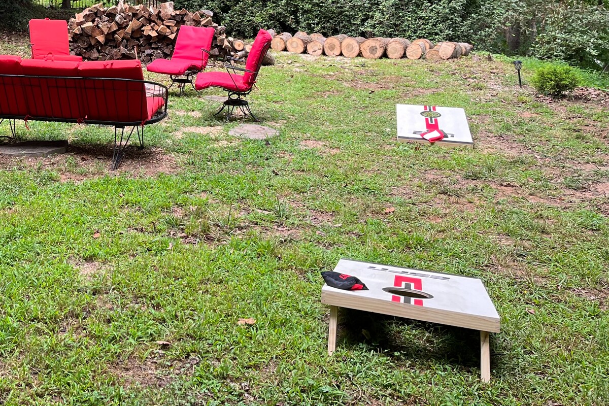 Lake house & dock.  Relax with friends & family.