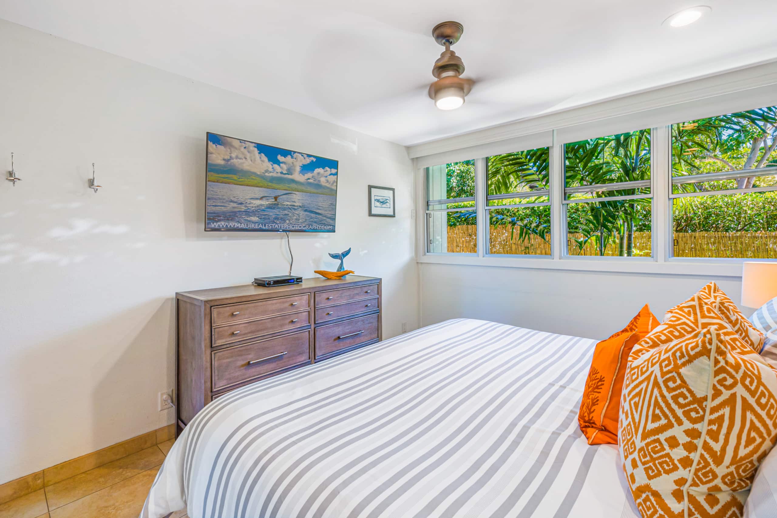 Condo in Lahaina · ★4.93 · 1 bedroom · 2 beds · 1 bath - Image 11