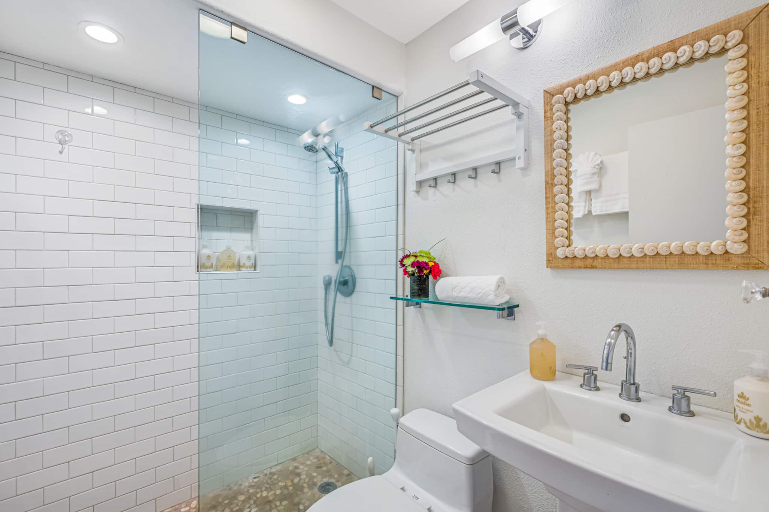 Condo in Lahaina · ★4.93 · 1 bedroom · 2 beds · 1 bath - Image 12