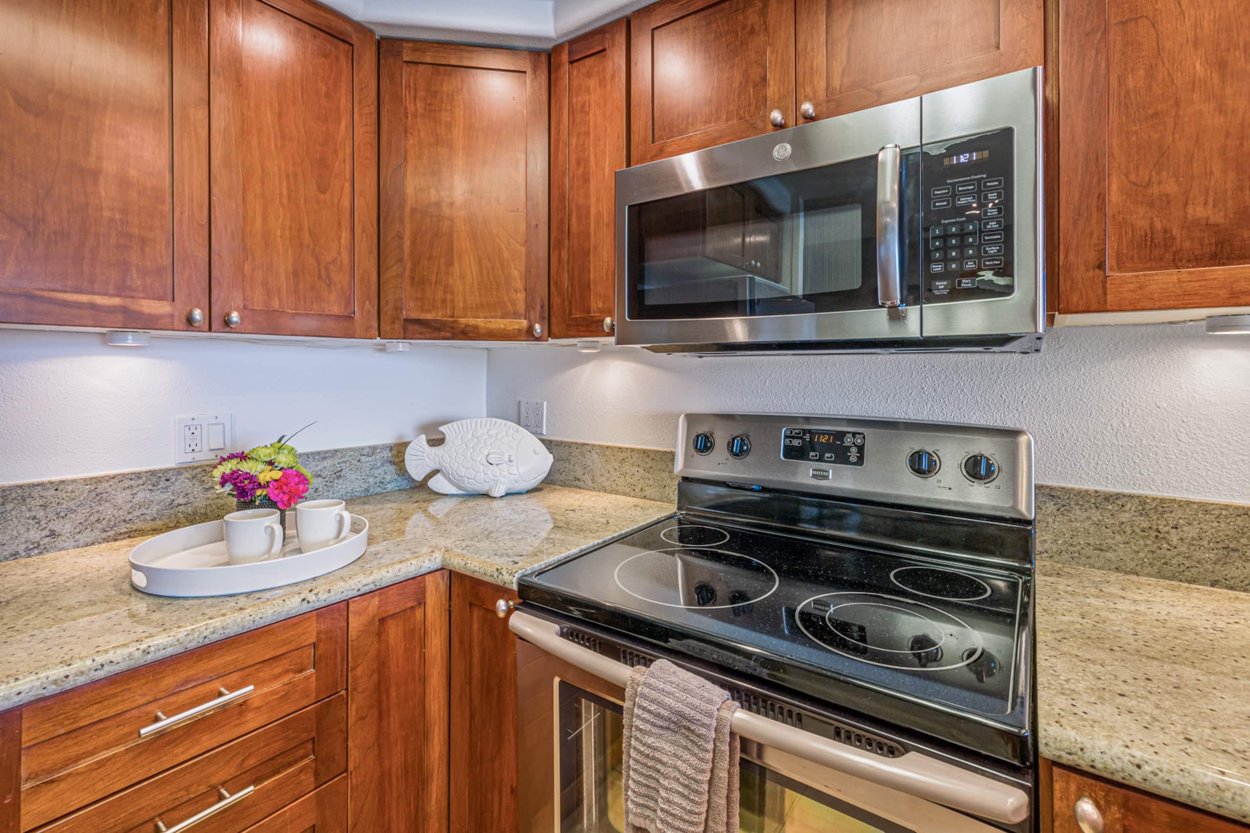 Condo in Lahaina · ★4.93 · 1 bedroom · 2 beds · 1 bath - Image 8