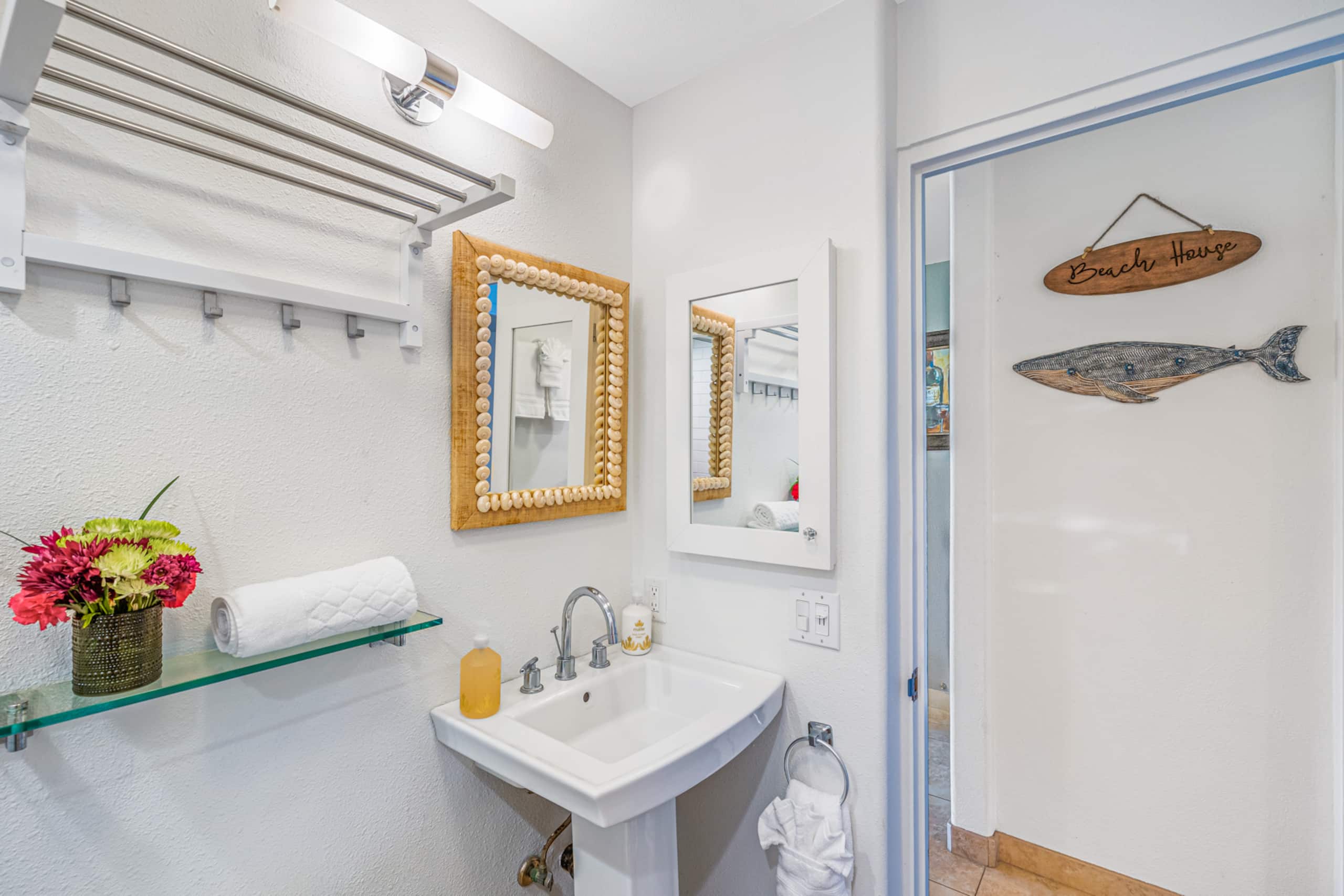 Condo in Lahaina · ★4.93 · 1 bedroom · 2 beds · 1 bath - Image 15