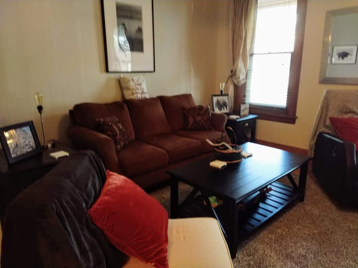 Cozy 1st Floor Apartment Fully Furnished & Private - Buffalo, NY