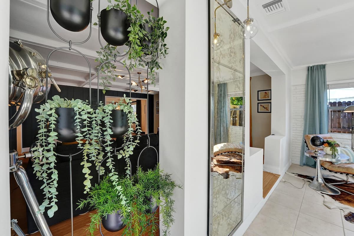 Stylish Pet Friendly Home with Private Pool Oasis — photo 27