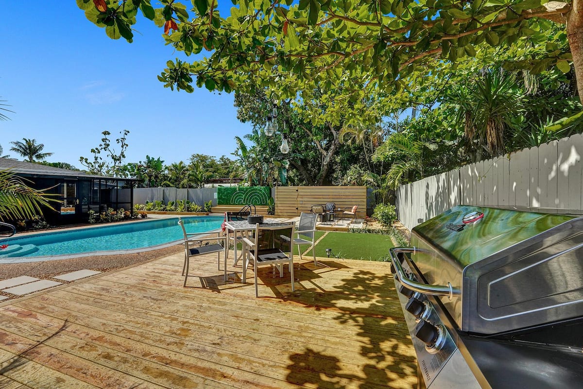 Stylish Pet Friendly Home with Private Pool Oasis — photo 17