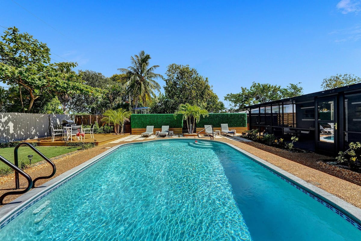 Stylish Pet Friendly Home with Private Pool Oasis — photo 24