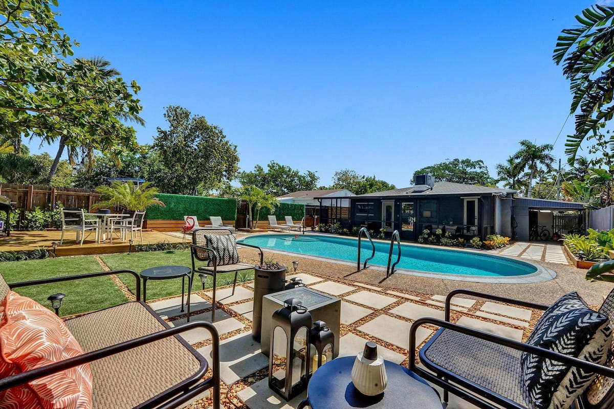 Stylish Pet Friendly Home with Private Pool Oasis — photo 15