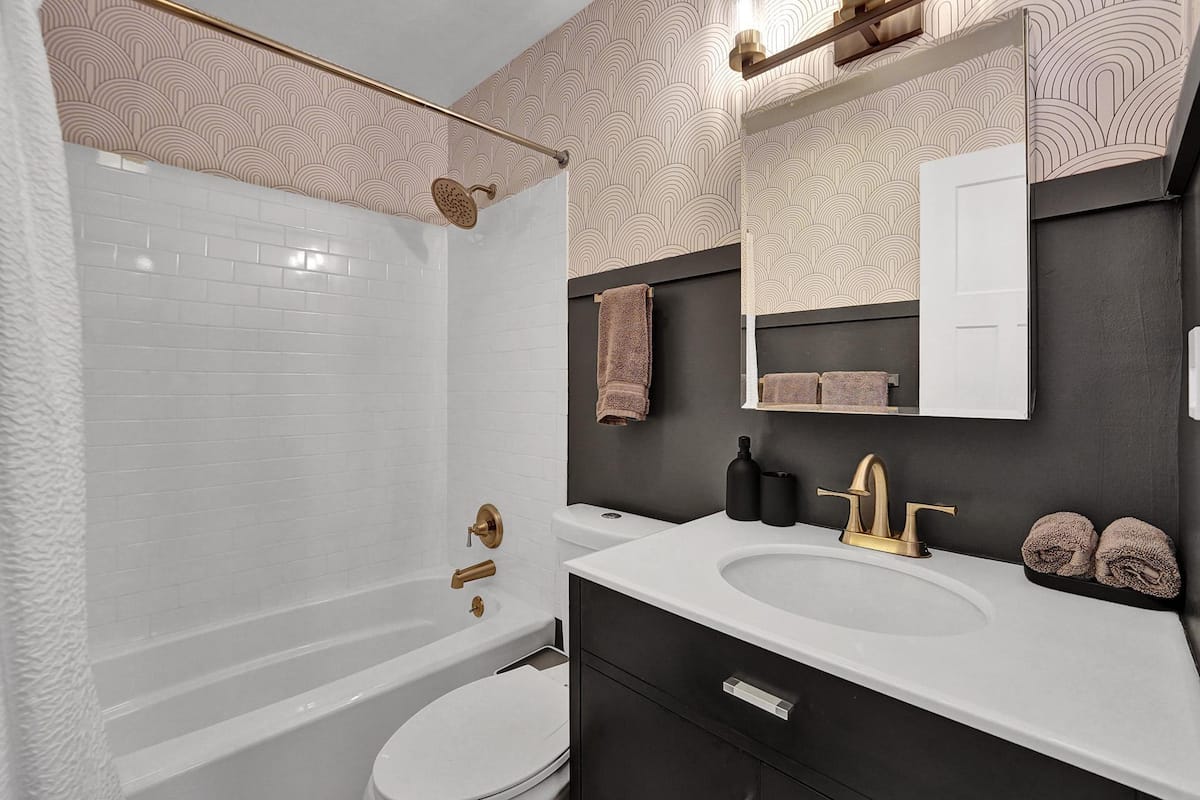 Stylish Pet Friendly Home with Private Pool Oasis — photo 23