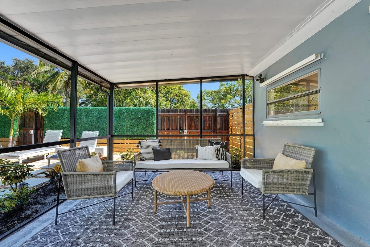 Stylish Pet Friendly Home with Private Pool Oasis — photo 8
