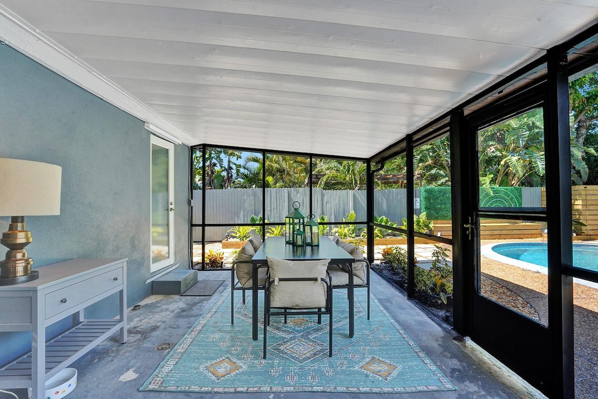 Stylish Pet Friendly Home with Private Pool Oasis — photo 28