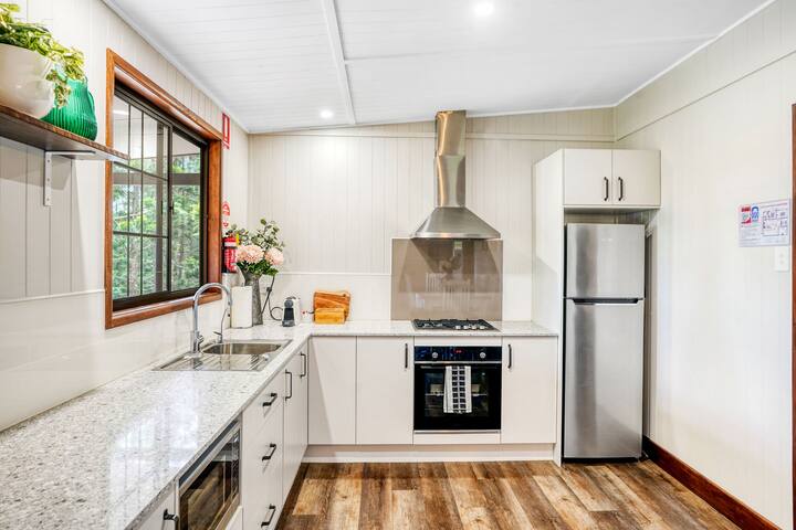 Cottage Six – Maleny Country Estate gallery image 5