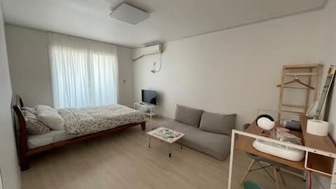 Light-filled, spacious, detached studio