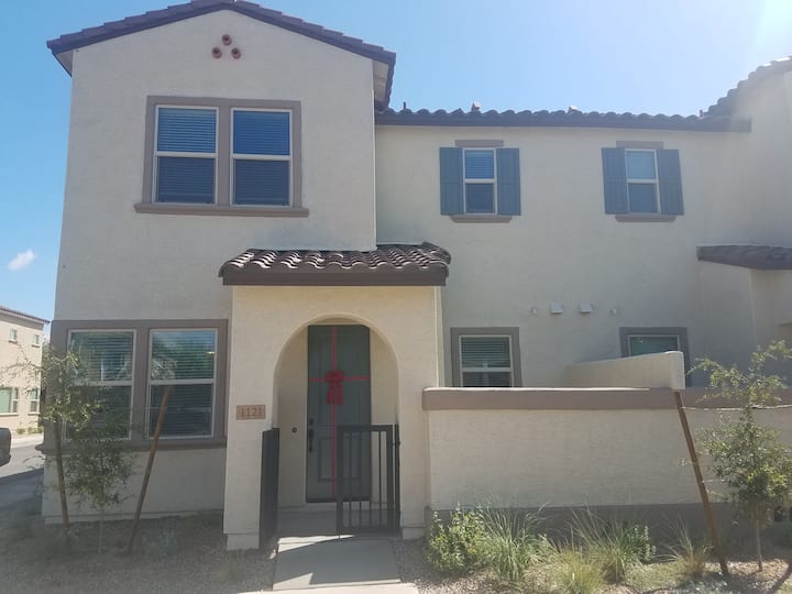 3Bed/3Bath GATED CONDO w/POOL,JACUZZI,FITNESS rec Townhouses for Rent