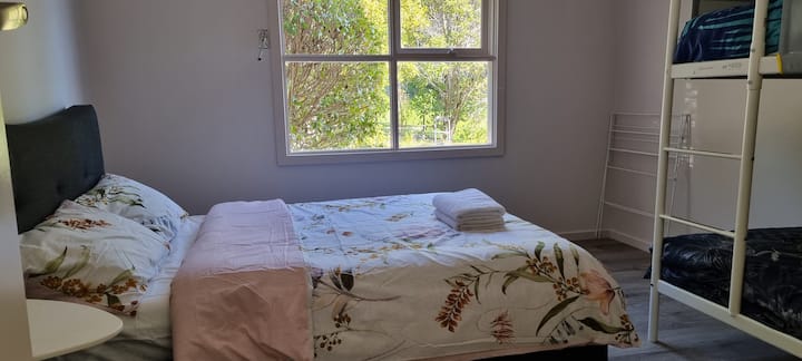 ห้องนอน 2 (Bedroom 2)