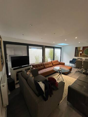 Modern Detached House in the Hart of Islington gallery image 3