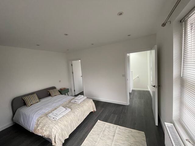 Modern Detached House in the Hart of Islington gallery image 5