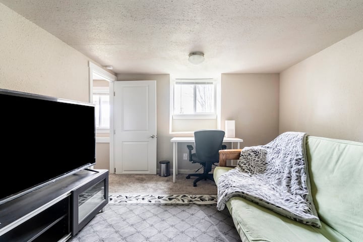 Entire Basement Near Seattle/renton (Private) - Renton, WA