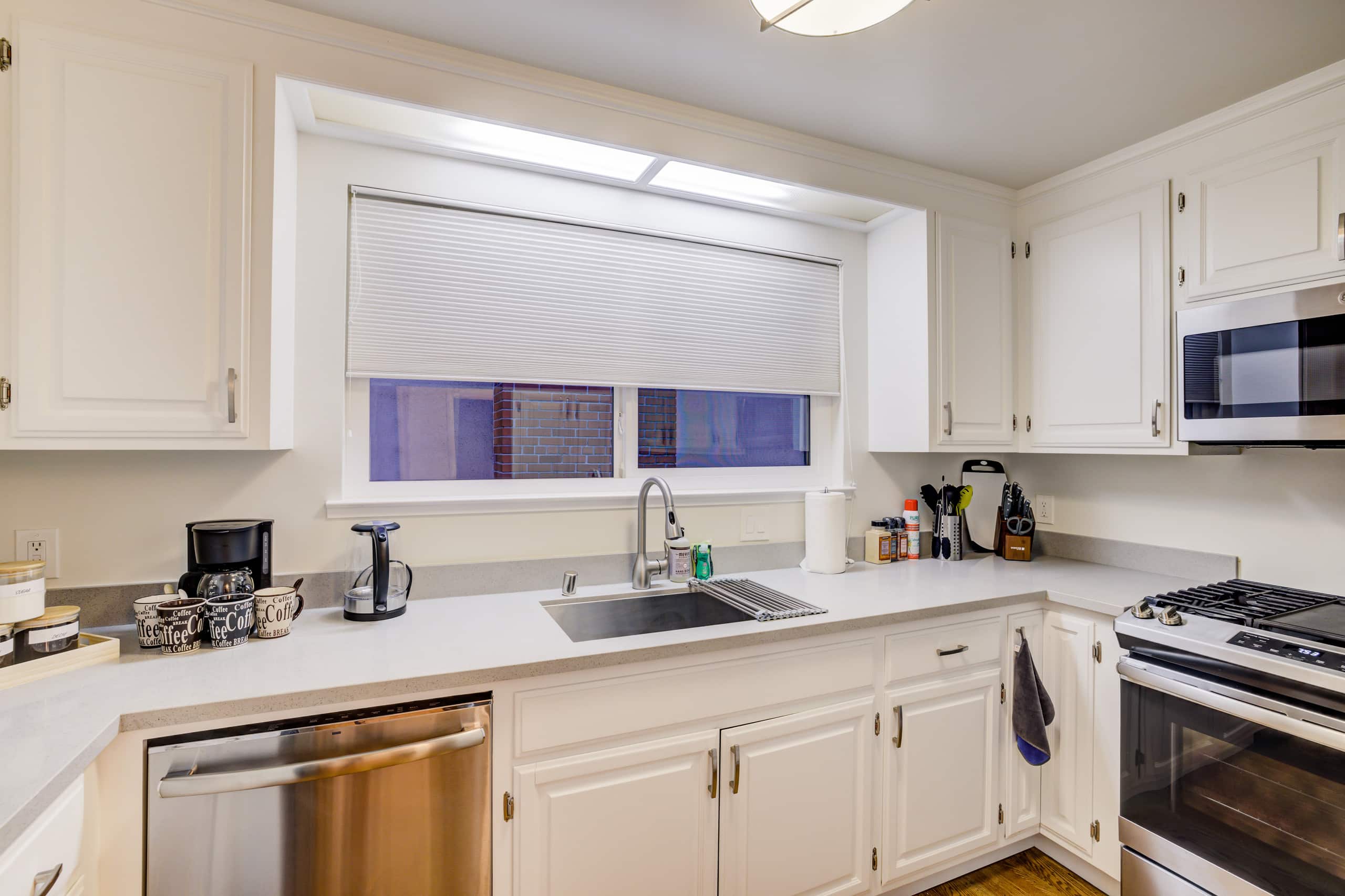 Home in South San Francisco · ★4.7 · 3 bedrooms · 4 beds · 1 private bath - Image 2
