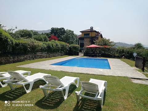 Cheerful cottage with pool between mountains