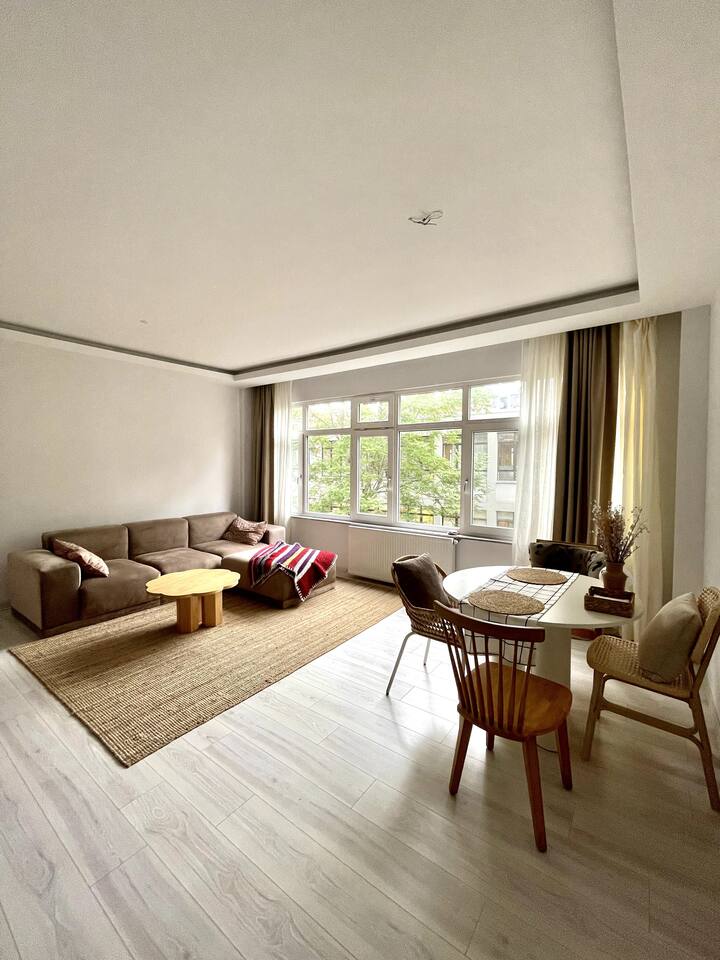 A Minimalistic house in the centre of Moda/Kadikoy Apartments for