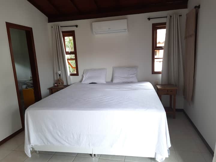 חדר נוח במיוחד עם מיטת קינג סייז