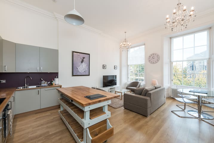 Stunning city centre 2 bed apartment
